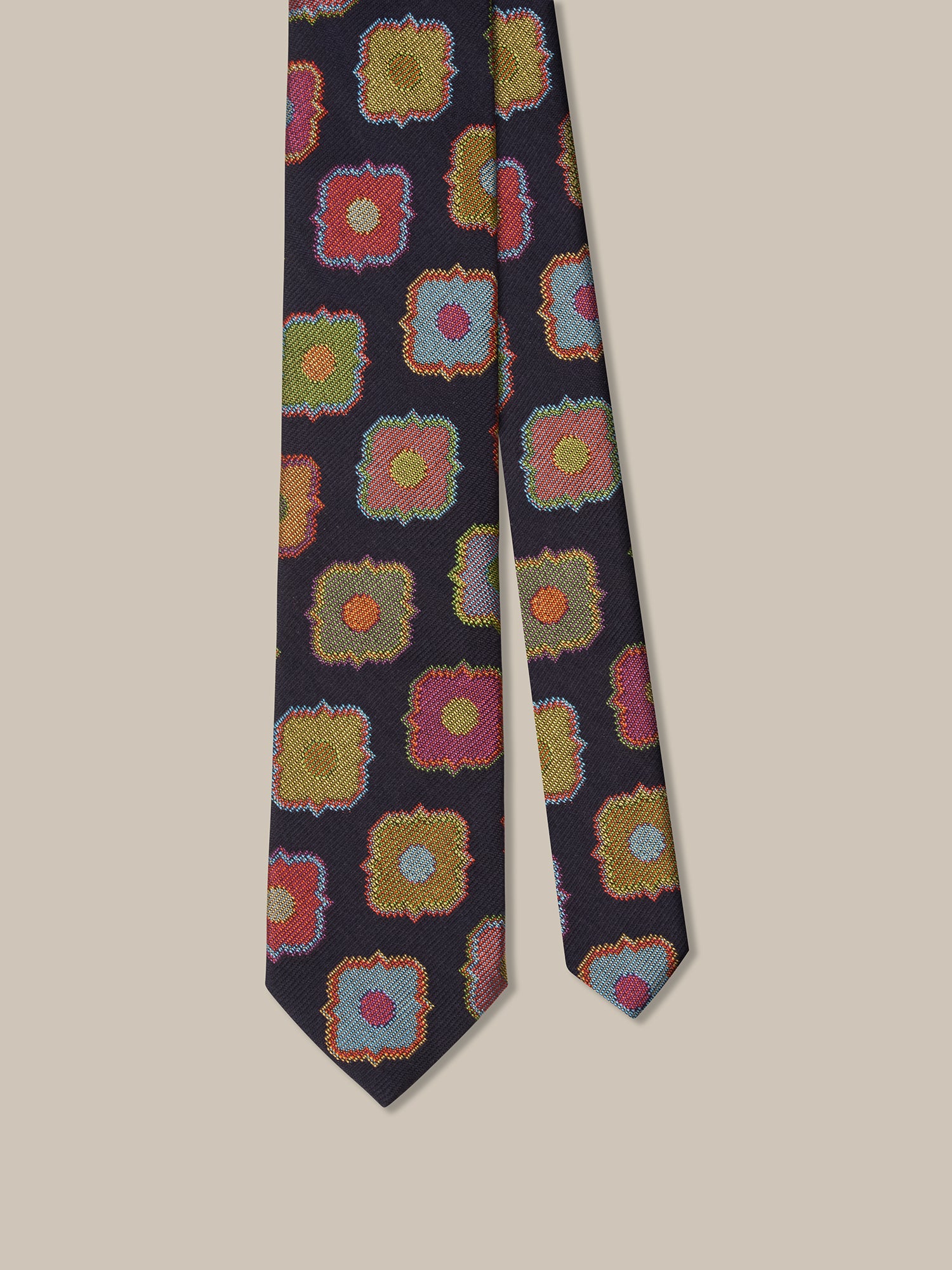 Robert Large Medallion Necktie